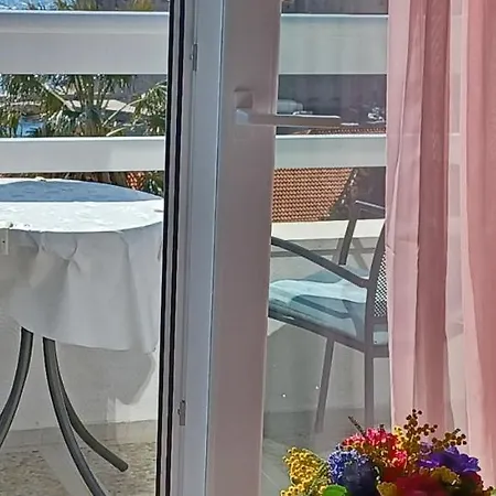 アパート Captivating 1-bed In ドゥブロブニク